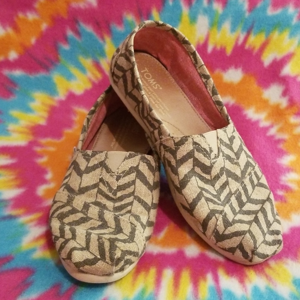 Tom's Shoes. Size 7
